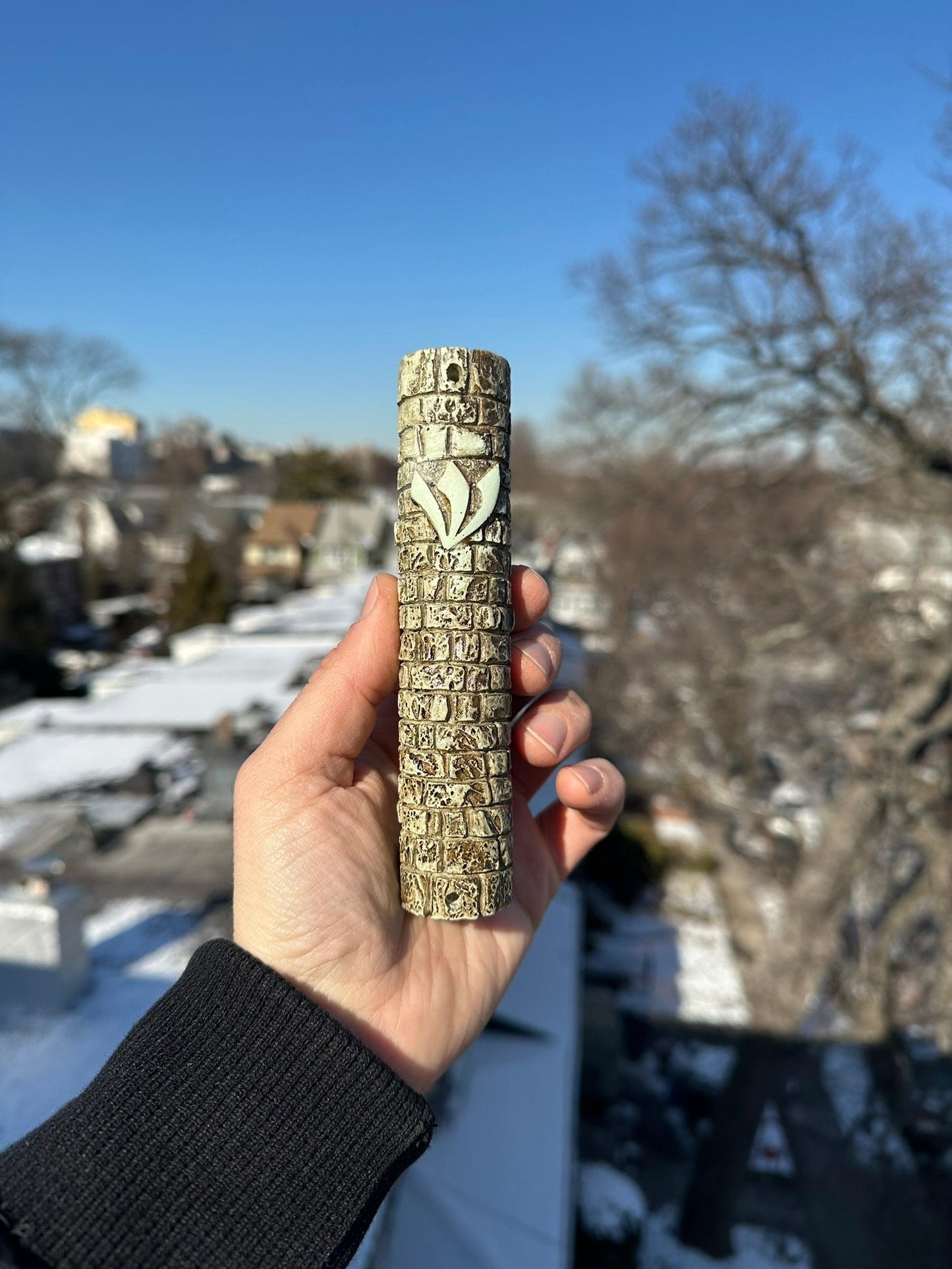 Western Wall Mezuzah Case – Traditional Stone-Look Polyresin Cover for Home Blessing and Judaica Gift