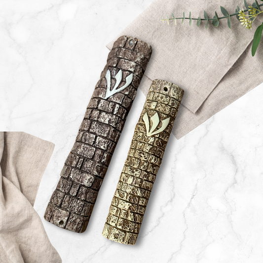 Western Wall Mezuzah Case – Traditional Stone-Look Polyresin Cover for Home Blessing and Judaica Gift